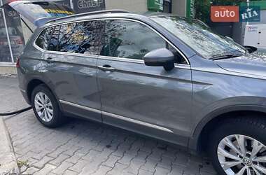 Позашляховик / Кросовер Volkswagen Tiguan 2017 в Одесі