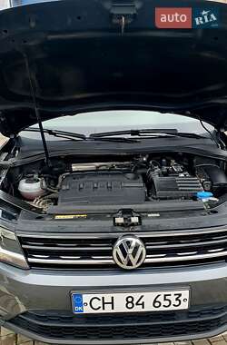 Внедорожник / Кроссовер Volkswagen Tiguan 2019 в 