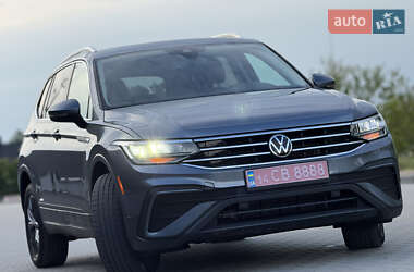 Позашляховик / Кросовер Volkswagen Tiguan 2022 в 
