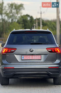 Позашляховик / Кросовер Volkswagen Tiguan 2022 в 
