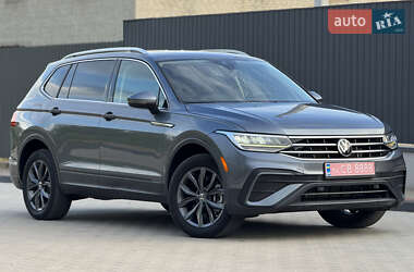 Позашляховик / Кросовер Volkswagen Tiguan 2022 в 