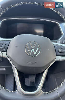 Позашляховик / Кросовер Volkswagen Tiguan 2022 в 