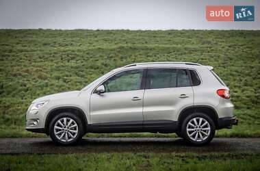 Позашляховик / Кросовер Volkswagen Tiguan 2010 в 