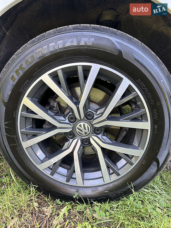 Внедорожник / Кроссовер Volkswagen Tiguan 2018 в Лохвице