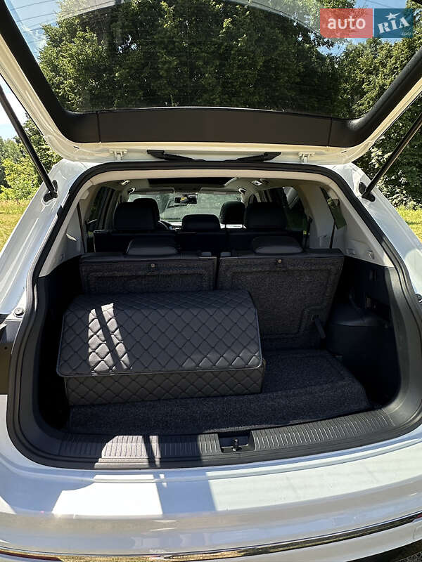 Внедорожник / Кроссовер Volkswagen Tiguan 2018 в Лохвице