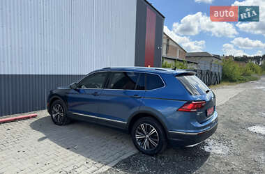 Внедорожник / Кроссовер Volkswagen Tiguan 2018 в 