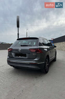 Позашляховик / Кросовер Volkswagen Tiguan 2017 в 