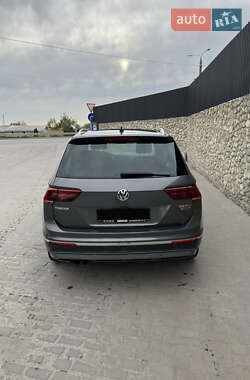 Позашляховик / Кросовер Volkswagen Tiguan 2017 в 