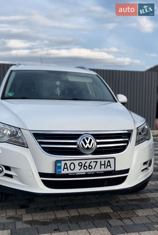 Внедорожник / Кроссовер Volkswagen Tiguan 2010 в 
