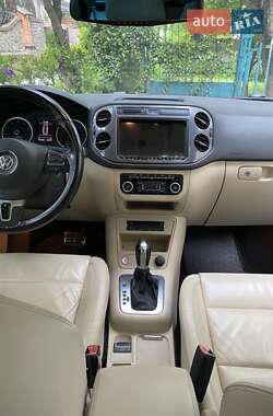 Позашляховик / Кросовер Volkswagen Tiguan 2012 в 