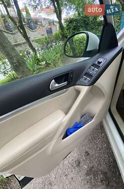 Позашляховик / Кросовер Volkswagen Tiguan 2012 в 