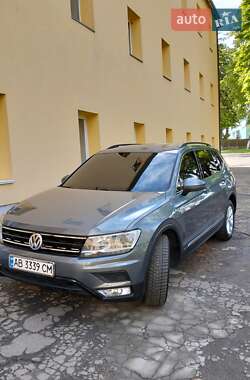 Внедорожник / Кроссовер Volkswagen Tiguan 2018 в 