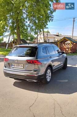 Внедорожник / Кроссовер Volkswagen Tiguan 2018 в 