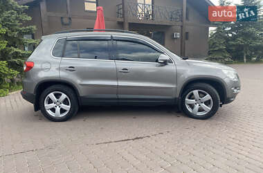 Внедорожник / Кроссовер Volkswagen Tiguan 2010 в 