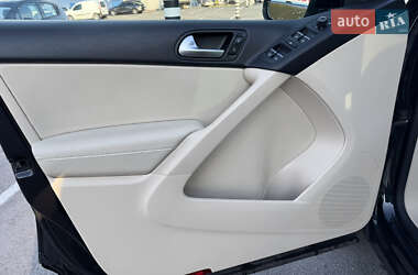 Позашляховик / Кросовер Volkswagen Tiguan 2015 в 