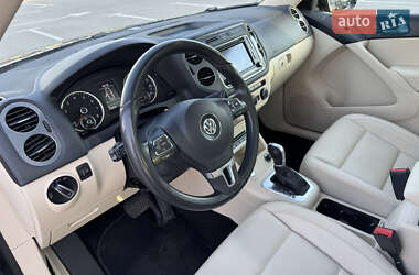 Позашляховик / Кросовер Volkswagen Tiguan 2015 в 