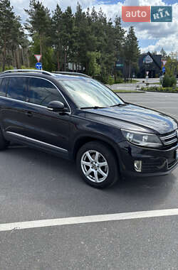 Внедорожник / Кроссовер Volkswagen Tiguan 2016 в 