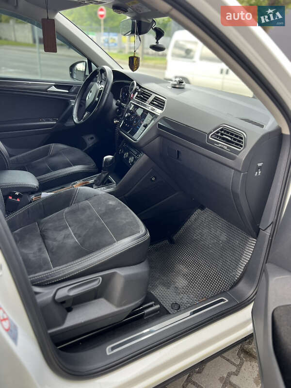 Внедорожник / Кроссовер Volkswagen Tiguan 2019 в Хмельницком