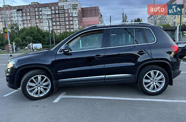 Позашляховик / Кросовер Volkswagen Tiguan 2015 в 