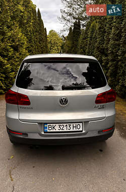 Внедорожник / Кроссовер Volkswagen Tiguan 2012 в 