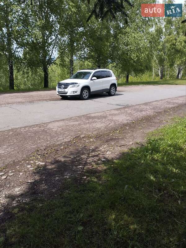 Позашляховик / Кросовер Volkswagen Tiguan 2011 в Тячеві