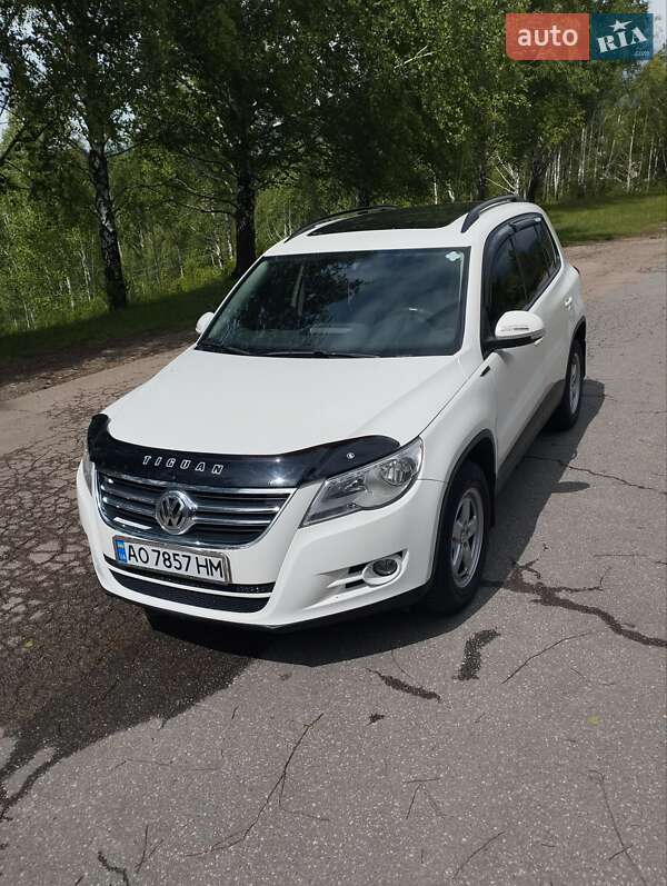 Позашляховик / Кросовер Volkswagen Tiguan 2011 в Тячеві