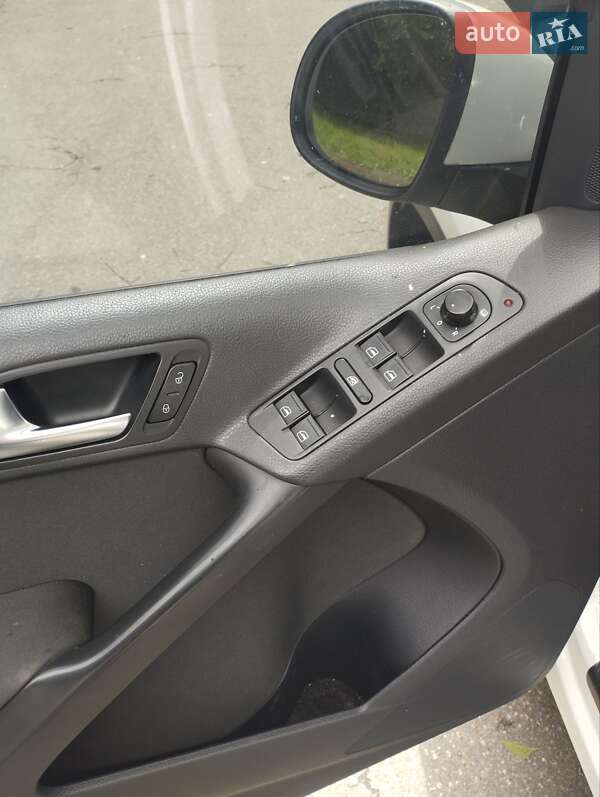 Позашляховик / Кросовер Volkswagen Tiguan 2011 в Тячеві