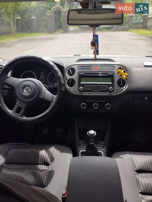 Позашляховик / Кросовер Volkswagen Tiguan 2011 в Тячеві