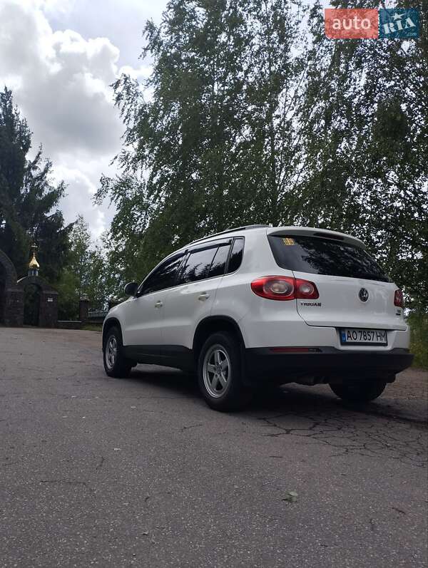 Позашляховик / Кросовер Volkswagen Tiguan 2011 в Тячеві
