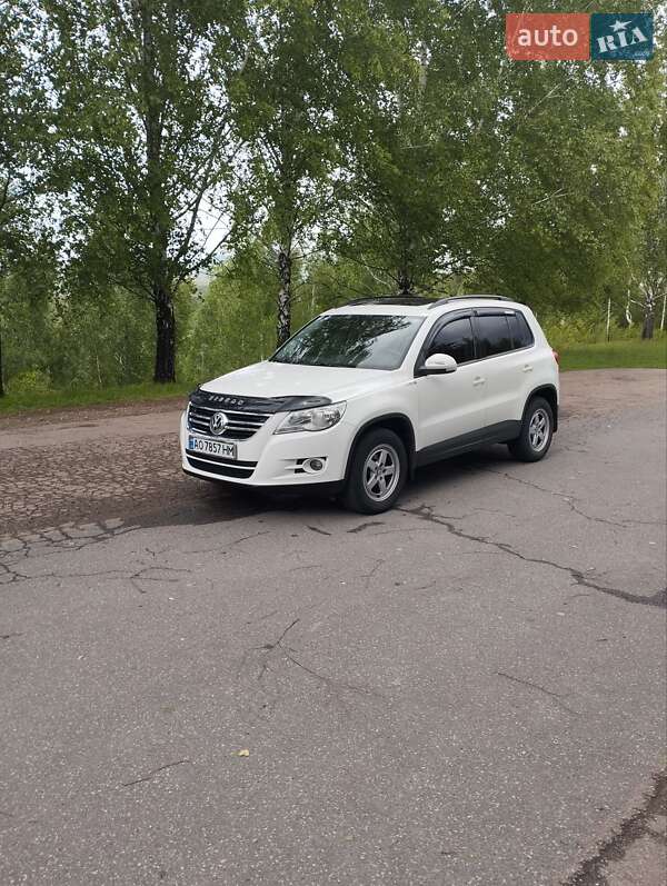 Позашляховик / Кросовер Volkswagen Tiguan 2011 в Тячеві
