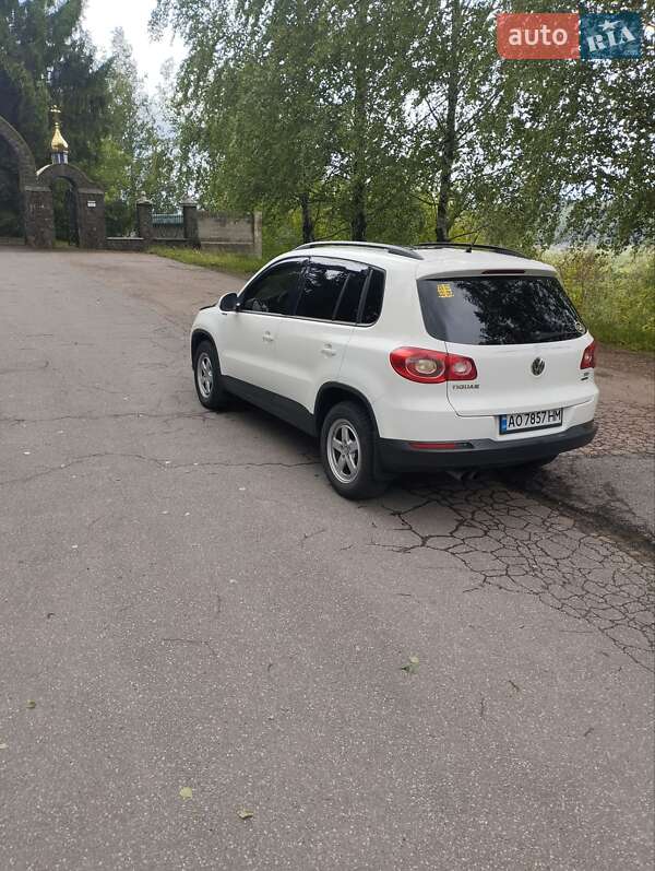 Позашляховик / Кросовер Volkswagen Tiguan 2011 в Тячеві