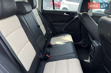 Позашляховик / Кросовер Volkswagen Tiguan 2016 в 
