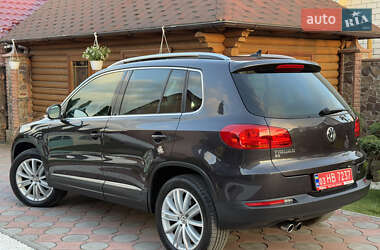Позашляховик / Кросовер Volkswagen Tiguan 2016 в 