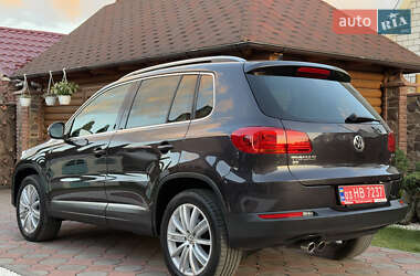 Позашляховик / Кросовер Volkswagen Tiguan 2016 в 