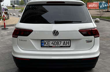 Внедорожник / Кроссовер Volkswagen Tiguan 2017 в 