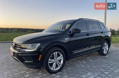 Внедорожник / Кроссовер Volkswagen Tiguan 2018 в 