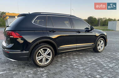 Внедорожник / Кроссовер Volkswagen Tiguan 2018 в 