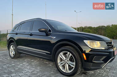 Внедорожник / Кроссовер Volkswagen Tiguan 2018 в 