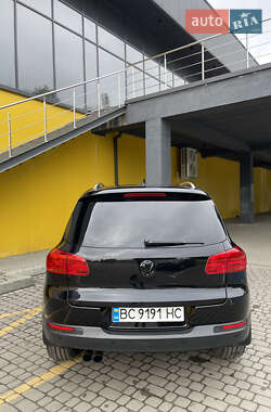 Позашляховик / Кросовер Volkswagen Tiguan 2011 в 