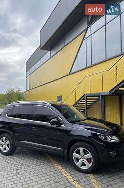 Позашляховик / Кросовер Volkswagen Tiguan 2011 в 