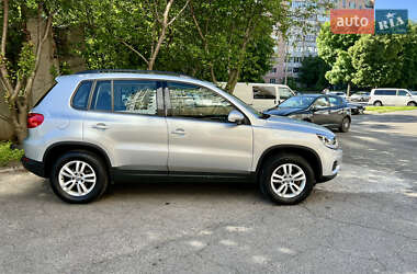 Внедорожник / Кроссовер Volkswagen Tiguan 2015 в 