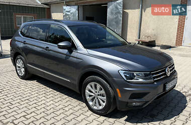 Внедорожник / Кроссовер Volkswagen Tiguan 2017 в Черновцах