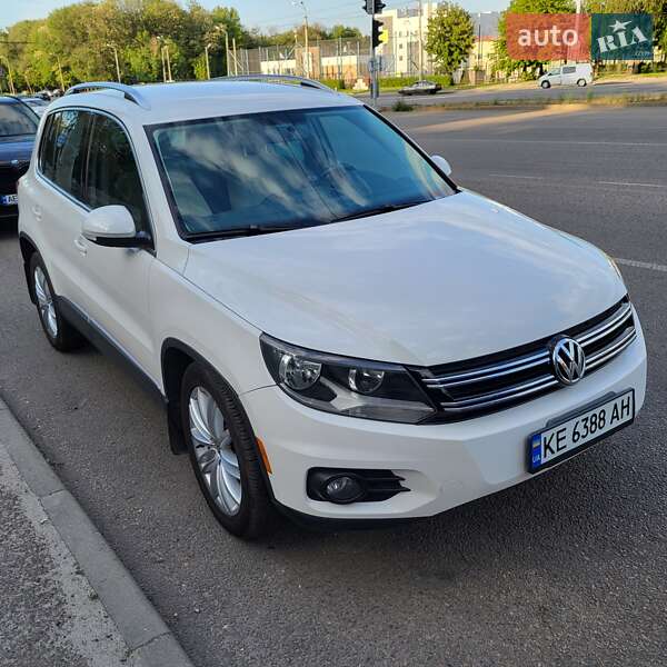 Позашляховик / Кросовер Volkswagen Tiguan 2013 в 