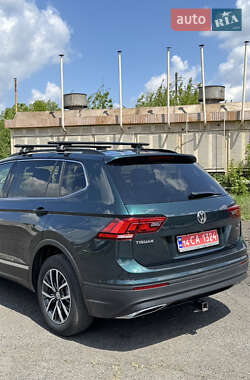 Позашляховик / Кросовер Volkswagen Tiguan 2017 в 