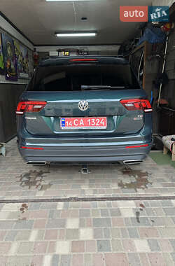 Позашляховик / Кросовер Volkswagen Tiguan 2017 в 