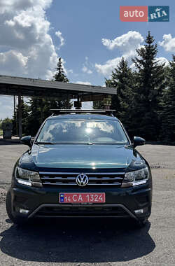 Позашляховик / Кросовер Volkswagen Tiguan 2017 в 