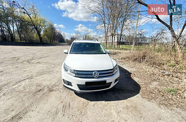 Внедорожник / Кроссовер Volkswagen Tiguan 2014 в 