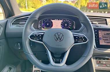 Внедорожник / Кроссовер Volkswagen Tiguan 2021 в 