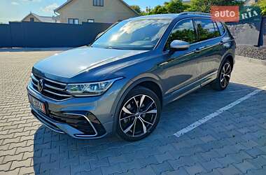 Внедорожник / Кроссовер Volkswagen Tiguan 2021 в 