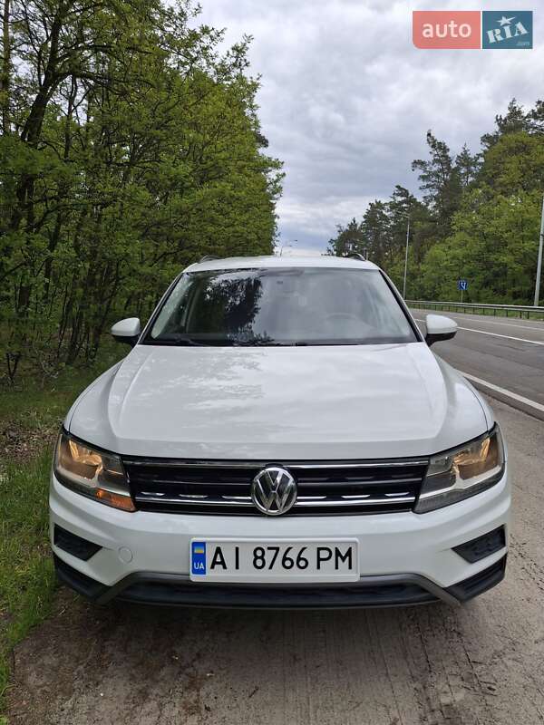 Внедорожник / Кроссовер Volkswagen Tiguan 2017 в Новых Петровцах